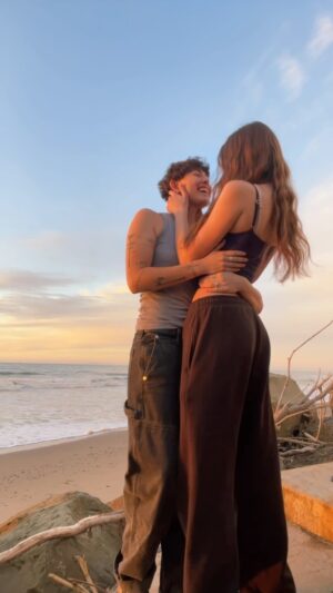 Mattie Westbrouck Instagram - maybe i should go to the beach more often… 🌷