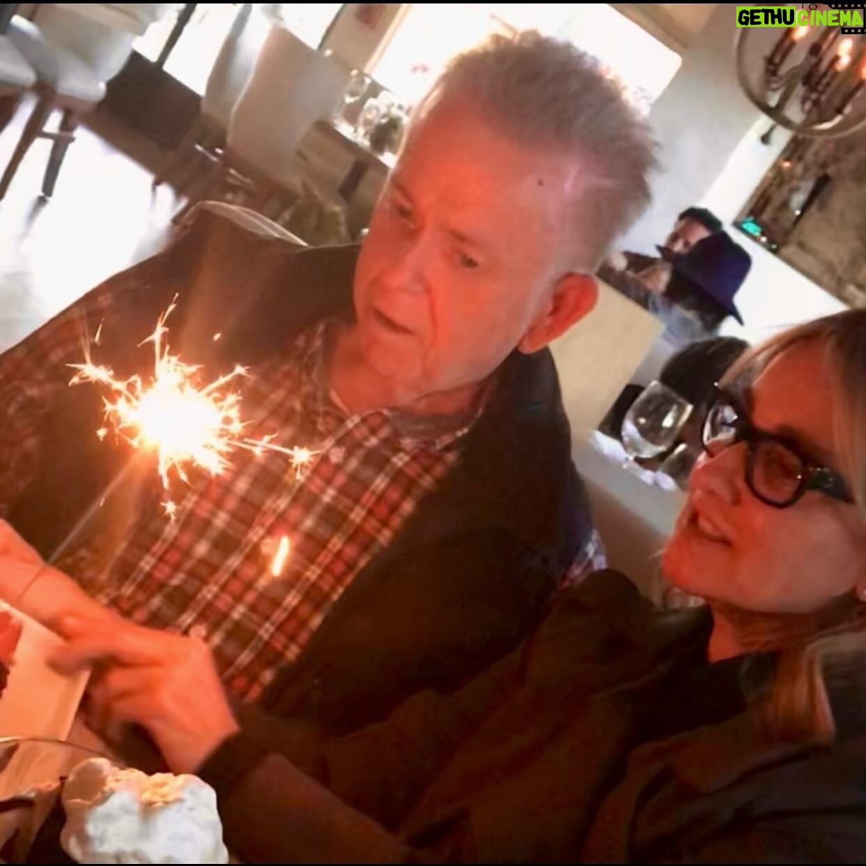 Maureen McCormick - 3.8K Likes - Happy 4th of July from my best buddy and me!
We are sending lots of love ❤️🤍💙! #4thofjuly 🇺🇸🎇❣️