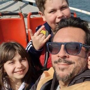 Mauricio Jürgensen Instagram - Sábado.
Valparaíso. Paseo en lancha, ascensor, manzana confitada, pescado frito, sol, olor a mar, las gaviotas, las risas de mis hijos. Perfección.