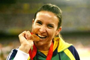 Maurren Maggi Instagram - Hoje é dia de #tbt é nada melhor que relembrar momentos com a nossa rainha do atletismo ❤️

📸 Comitê Olímpico Brasileiro 

#maurrenmaggi #atletismo #recoma