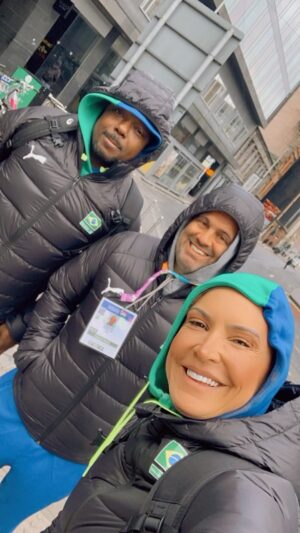 Maurren Maggi Instagram - Muito frio e tudo pronto para mais um mundial! 
Equipe forte! Atletas muito bem preparados!! 
Deus nos abençoe em mais essa jornada ! 
 Obrigada mais uma vez @wlamirmc pela confiança 
Deus no comando sempre!!
#SomosAtletismo
#caixa @caixa
#caixaesportes 
#loteriascaixa
#loteriascaixaesportes
@loteriascaixaoficial
 @atletismo.brasil