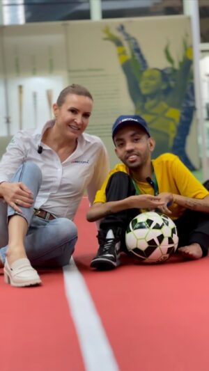 Maurren Maggi Instagram - Estou preso nesse bate papo entre nossa embaixadora @maurrenmaggi e o @mestreleozinho 
É muita habilidade num vídeo só!
#recoma #cob #esporte