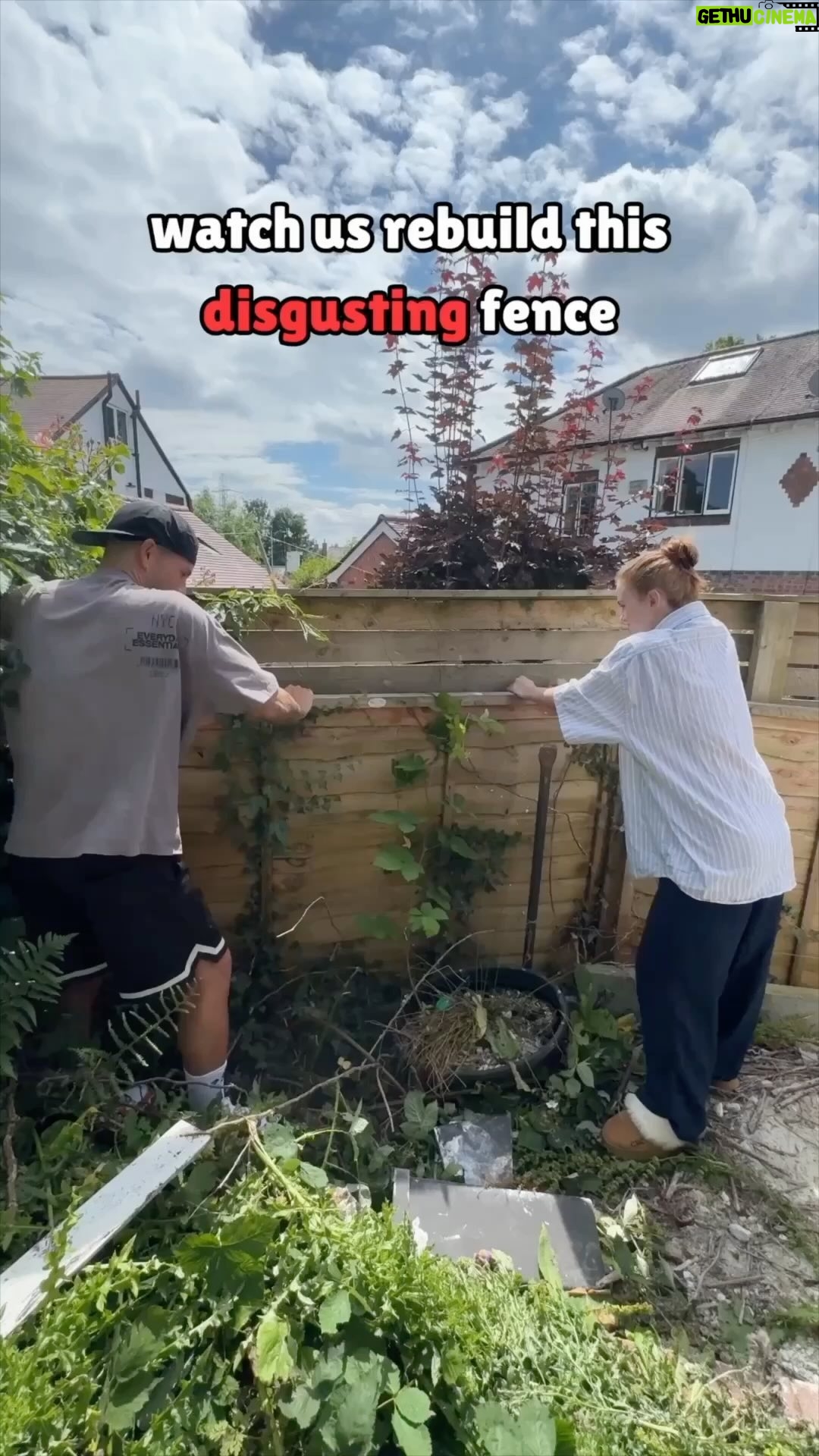 Max George - 2.9K Likes - Is this the worst fence you’ve ever seen?
@maxgeorge and @maisiesmithofficial invited us round to give their garden a new lease of life, so we installed this new fence from @durapost_uk
What do you think?
#fence #landscaping #garden #durapost_uk #sleek #gardendesign