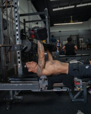 Max Holloway Instagram - Patiently waiting. #blessedexpress