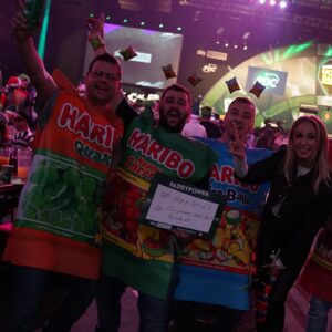 Max Hopp Instagram - It’s a Wrap, die Darts WM hat uns dieses Jahr tolle Momente, Spannung pur und großartige Einschaltquoten beschert 🙌🏻🎯 
Dank überragenden Spielern und Storys wie Luke Littler, boomt unsere Sportart und wächst stetig weiter!! 
Luke Humphries ist Weltmeister 🏆Es ist geil ein Teil davon zu sein, als Spieler, als Experte, als Fan dieses Sports! Danke @sport1news @katharinakleinfeldt @robstar180 @bastischwele @mo.blume @berndroetmann @markussaufdeinherz @michaellangkau @blackdeermedia.de und allen im Team für eine super Zeit in London!