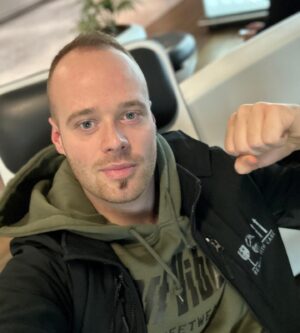 Max Hopp Instagram - Zwei Achtelfinals, 2x 10-Darter & Platz 19 im Ranking🚀🎯
#challenge #tour #auftakt #immerweiter