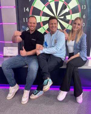 Max Hopp Instagram - Startklar für den Spieltag in Manchester 🙌🏻🎯 
Die Premier League live auf @sport1news