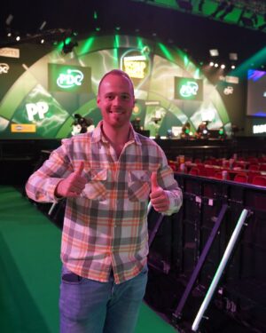 Max Hopp Instagram - Frohes neues Jahr wünsche ich euch 🎆😉
Der Job als Experte für Sport1 hat mir große Freude bereitet, hoffe das hat man gemerkt!! Bin ab jetzt wie ihr Zuschauer. 
Mein Tipp Dobey,Littler,MVG & Humphries gewinnen heute ihr Viertelfinale! Game On!🎯