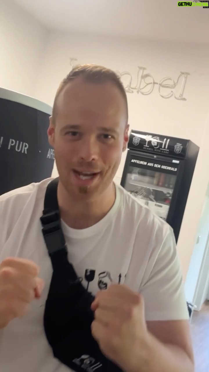 Max Hopp - 4K Likes - 180 im Bembel Büro🤘😎🎯 @bembel.with.care