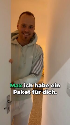 Max Hopp Instagram - Direkt in die Londoner Darts WG habe ich heute mein Paket von @mydartpfeil geliefert bekommen!😍🙌🏻🎯
Danke Jungs, die goldenen Pfeile schauen super aus! 
Ihr wollt euch auch euren persönlichen Dartpfeil konfigurieren ? Dann checkt die Seite von @mydartpfeil dort geht es zum ersten Darts Konfigurator überhaupt: ⬇️⬇️⬇️
#dartswm #pimpmydart #beste #darts #eigenkreation #krass #werbung