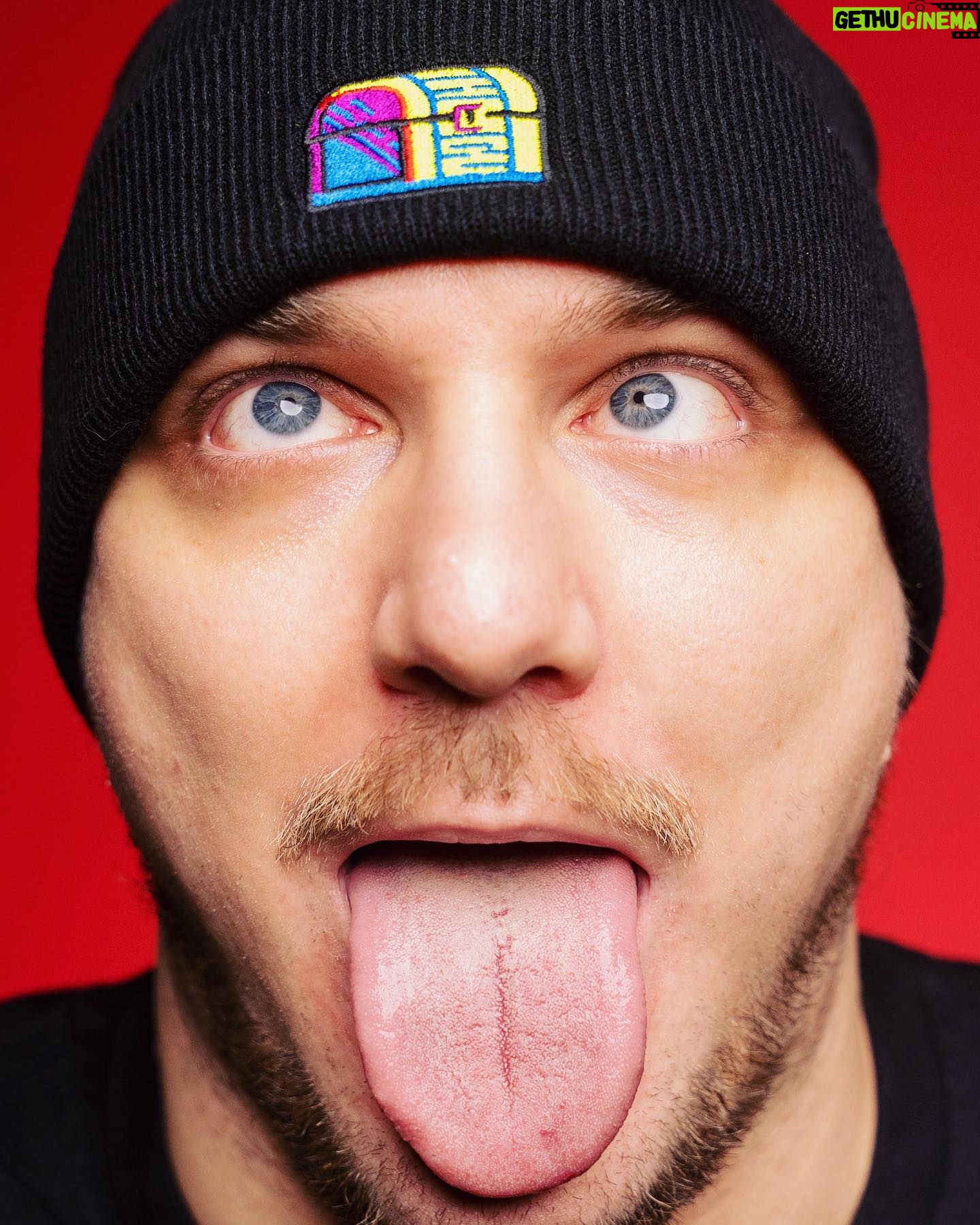 Max Krüger - 2.3K Likes - F**KING FINALLY!!!
Am Wochenende heißts wieder Spenden Sammeln für den guten Zwecke! Loot für die Welt lvl 9 (mehr Infos @lootfuerdiewelt und unter lfdw.live)!
Samstag 12:00 geht's los und natürlich gibt's auch Merch unter shop.lfdw.live
Abfahrt!