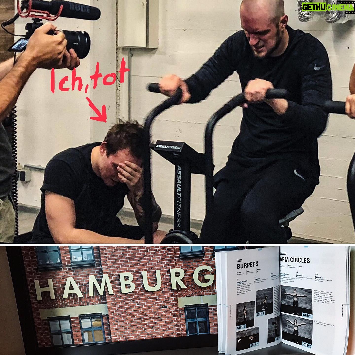 Max Krüger - 2.6K Likes - Oben: Ich völlig im Sack, nachdem wir uns am Dienstag bei @foodspring (#Werbung) von @zimo.tam haben knechten lassen. Auch auf diesem Bild sind @asmoogl und @derollikanal, die natürlich viel länger als ich für den Fitnessparkour gebraucht haben und deshalb noch auf den Rädern sitzen, während ich schon chillen (aka sterben) darf. ⠀⠀⠀⠀⠀⠀⠀⠀⠀⠀⠀⠀⠀⠀⠀⠀⠀⠀⠀⠀⠀⠀⠀⠀⠀⠀⠀⠀⠀⠀⠀⠀⠀⠀⠀⠀⠀⠀⠀⠀⠀ ⠀ Unten: Obwohl mir wirklich immer noch alles weh tut, mach ich weiter. Und das sogar im Hotelzimmer in Hamburg. Die #DoktorFit Bewegung kennt keine Grenzen!^^