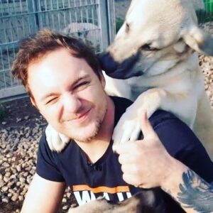 Max Krüger Instagram - Am Freitag ab 20:00 sammeln wir bei @lootfuerdiewelt zum 6. Mal Geld für den guten Zweck und das 24h lang LIVE!
Mich freut besonders, dass 1/3 der Spenden an den @tierschutzberlin gehen.
Hier mal ein kleiner Einblick ins Tierheim! Falls ihr nen Euro übrig habt, schaut doch mal vorbei auf www.twitch.tv/doktorfroid