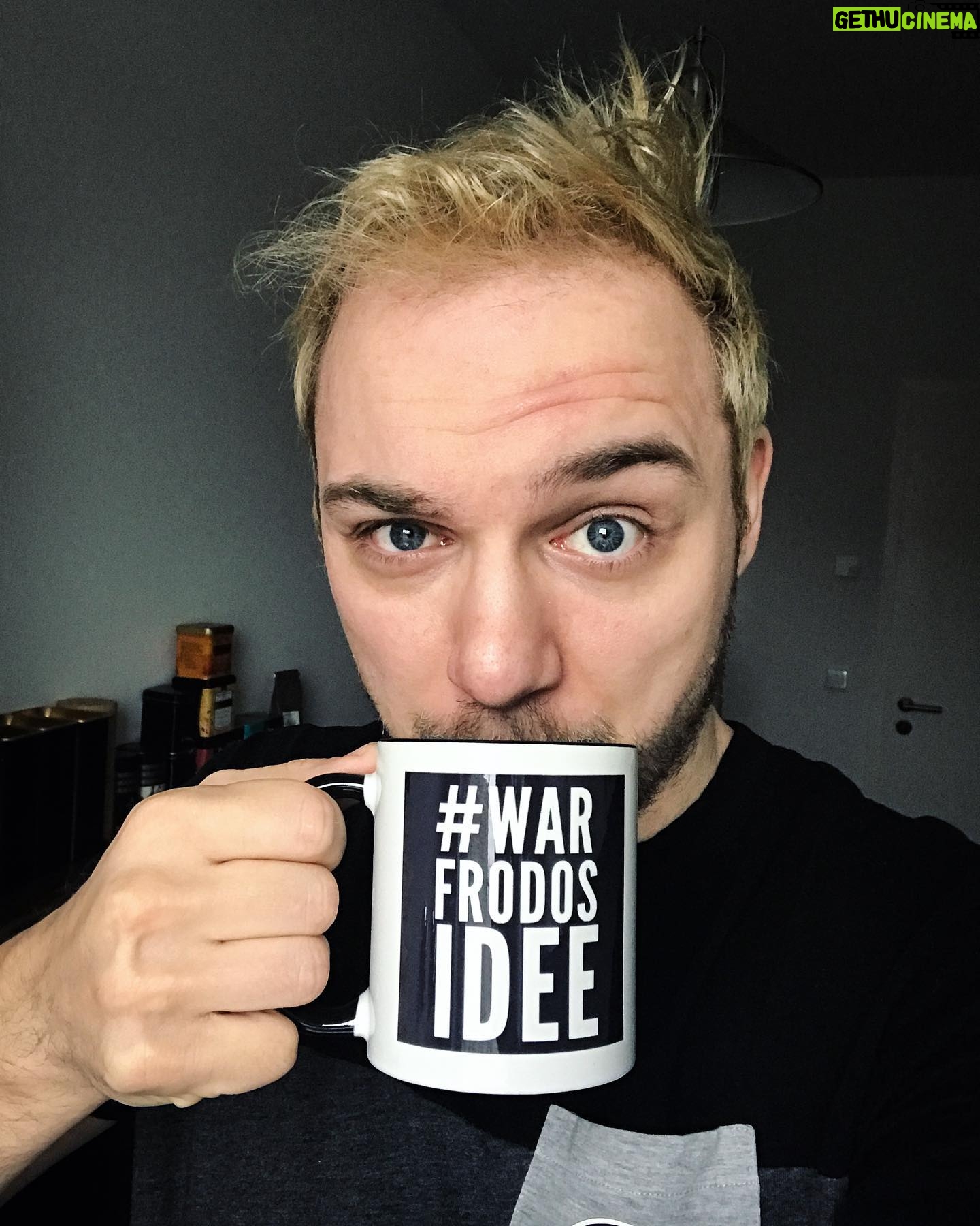 Max Krüger - 3.4K Likes - Wenn man den Bad Hair Day auf'n Montag legt... Wegen der Effizienz und so #WarFrodosIdee