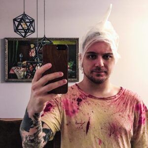 Max Krüger Instagram - Kostüm für Halloween 2019: Check!
Kunstblut/rote Haarfarbe sponsored by @marie_sounds_awesome
