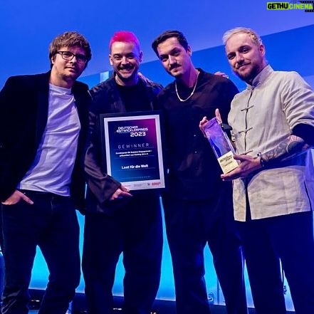 Max Krüger - 3.1K Likes - Loot Für Die Welt gewinnt den @entwicklerpreis 2023 für "Soziales Engagement"!
Wir habens ja nie für die Preise gemacht aber trotzdem schön, wenn 10 Jahre Charityarbeit gewertschätzt werden.
Besonders weil wir 2018 schon mal nominiert waren aber damals nicht gewonnen haben.