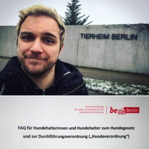 Max Krüger Instagram - Same Shot, Different Day! Ca. 3 Monate später geht's endlich weiter im Projekt #GassiGang beim @tierschutzberlin 
Heute gab's die erste vierstündige Schulung. Morgen nochmal. Danach die theoretische und praktische Prüfung. Bei Bestehen darf ich dann auch die etwas "komplizierteren" Hunde ausführen.