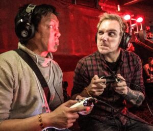 Max Krüger Instagram - Spiel jetzt gegen @pixelviet von den Rocketbeans ne Runde Mortal Kombat 11. Aber irgendwas stimmt mit seinen Augen nicht. Habe Angst um mein Leben, glaube der kann Real Life Fatalities...
#MK11 #werbung