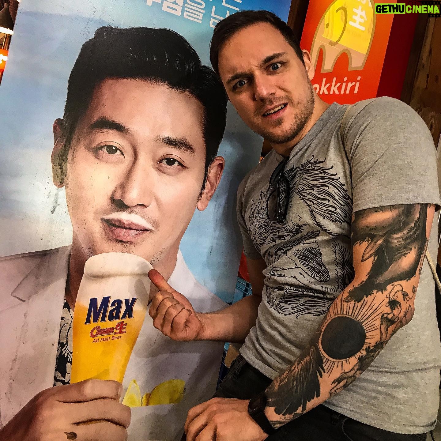 Max Krüger - 3.4K Likes - Wenn das einzige Wort, das du in Korea lesen kannst, dein Name ist. Was soll mir das jetzt sagen?
📸 @timhorus (letztes Jahr Oktober!)