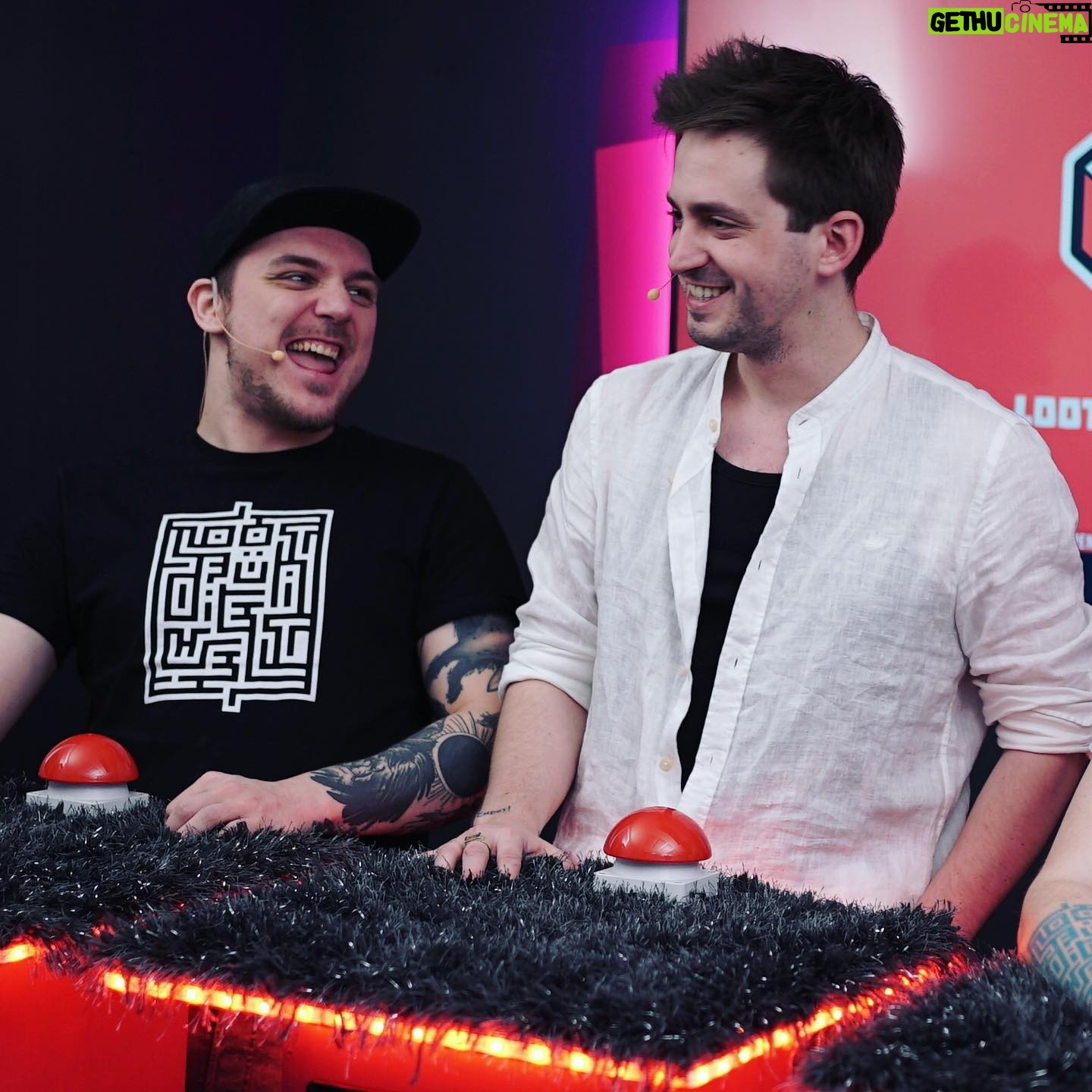 Max Krüger - 2.7K Likes - Beim Songquiz von @scoddip gibt's für mich nur zwei moods: absolute Überlegenheit oder totale Verzweiflung.
Habt ihr den Teil von #LFDW8 gesehen? Falls ja, wie gut habt ihr im Vergleich zu mir abgeschnitten?