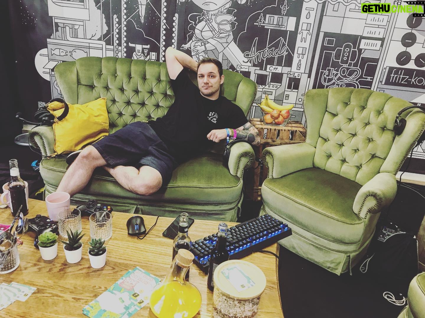 Max Krüger - 2.5K Likes - Stream me like one of your indie girls!
Wie jeden Morgen auf der #gamescom2019 sind wir auf www.twitch.tv/doktorfroid live von der Indie Arena Booth und präsentieren euch die geilsten Indiegames!
(KEINE WERBUNG, da wir das unentgeltlich machen, weil die Indie Arena BESTE ist! <3)
