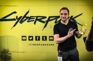 Max Krüger Instagram - Ihr schlaft alle schon. Währenddessen lasse ich mir erstmal schön #Cyberpunk2077 zeigen! #E32019 @cdpred