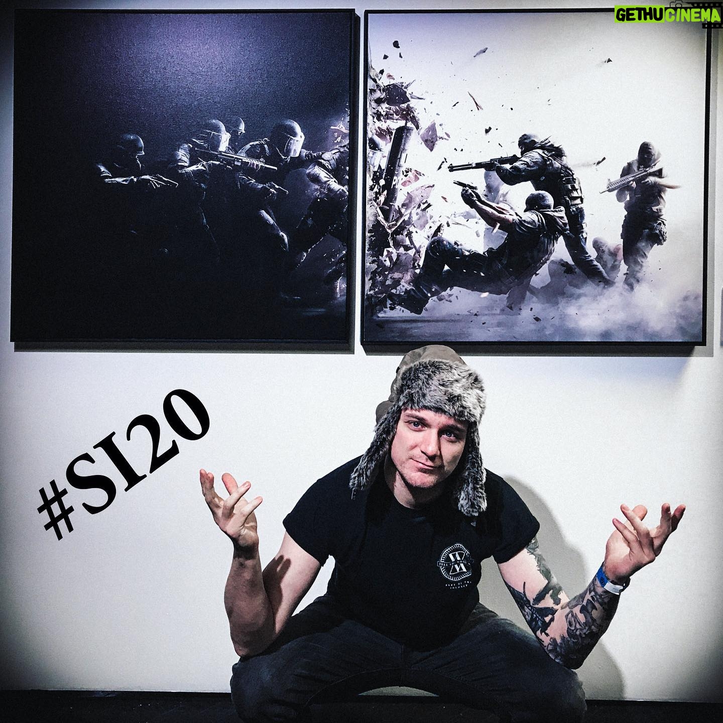 Max Krüger - 2.1K Likes - Grüße aus dem kalten Kanada (die Uchanka rettet mir bei den zweistelligen Minusgraden echt den Arsch!).
@ubisoftde lädt zum #SI20 ein und im großen Studio in Montreal durfte ich auch mal in den zukünftigen Content reinschauen. Video dazu nächste Woche!
PS: natürlich nur mit dem besten Bandmerch von @tellyouwhatnow!
#werbung