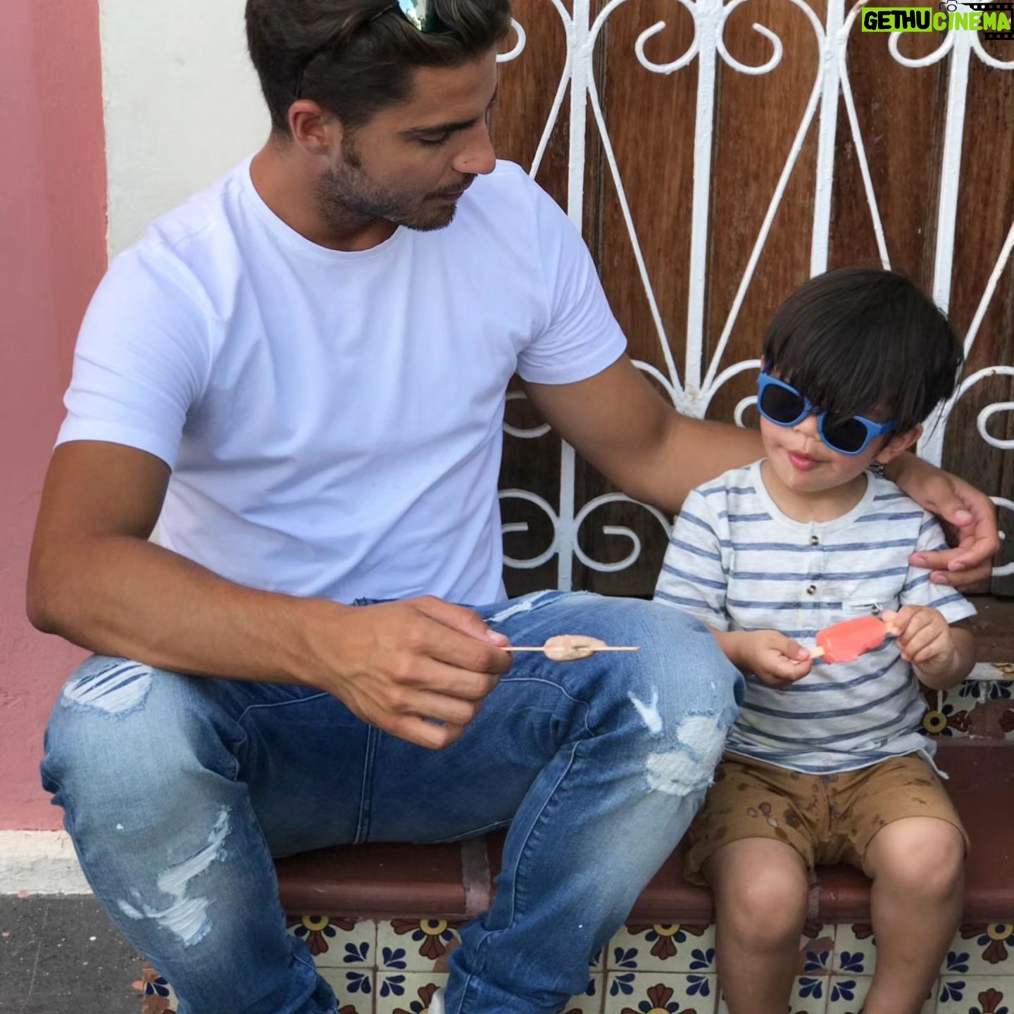 Maxi Iglesias - 110.9K Likes - Dice que se queda @alejandraespinoza 😜
Mi ahijado querido, que cada vez que nos vemos es más curioso, atento, cariñoso y le gusta más España
Ale y @anibalmarrero qué gran trabajo estáis haciendo ❤️
Yo mientras le sigo dando helados