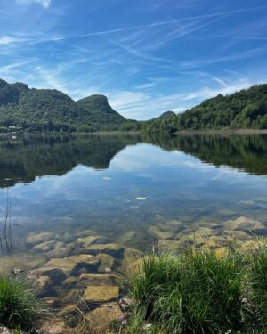 Maxim Hartman Instagram - Voor de thuisblijvers die toch een beetje vakantie mee willen vieren. 1. Selfie op de top van vrij zware hike. 2. Pov filmpje van zeer gevaarlijk stukje. 3. god bewaar Mij. 4 Lake. Lac. Meertje. 5 wie is de dode mol? 6. Vijfde gang van 8 gangenmenu met langoustine in toprestaurant. (1 ster mich) Totaalprijs was belachelijk. Kan groep asielzoekers makkelijk een week van feesten. 7. denk dat Nadal nooit meer op oude niveau komt. Helaas. 8 alles weer onder controle. 9. Is torpedoham. Anaalplug. En 10 is: hier duwen.  Liefde aan alle intelligente volgers. De rest kan de vonkentering krijgen.