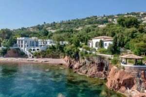 Maxime Merkouchenko Instagram - ON SALE 🚨Escape to pure luxury in Théoule-sur-Mer! This exceptional waterfront villa is a harmonious blend of elegance and natural beauty. Relax by the infinity pool, soak in stunning views, and indulge in the epitome of luxury living. 🌊✨ #WaterfrontVilla #ThéouleSurMer #LuxuryEscape

Le paradis trouvé à Théoule-sur-Mer ! Cette exceptionnelle villa en bord de mer allie parfaitement luxe et beauté naturelle. Plongez dans un bonheur absolu, entouré de vues époustouflantes et de relaxation ultime. 🌊✨ #VillaPiedDansLeau #ThéouleSurMer