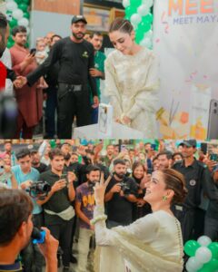 Actress Maya Ali HD Instagram Photos and Wallpapers August 2024
