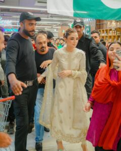 Actress Maya Ali HD Instagram Photos and Wallpapers September 2024