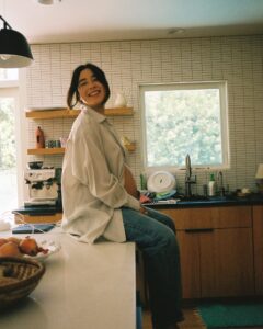 Actress Maya Erskine HD Photos and Wallpapers January 2025