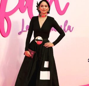 Maya Zapata Instagram - De ayer en alfombra rosa de #soytufan 🌺

Se estrena el 8 de septiembre en todos los cines y estoy ansiosa de que nos digan si les gustó o nos echan jitomates! Jeje! 

Bueno, vayan a verla y luego me dicen, ¿va? 😜🥰

Styling: Yo mera! 

Joyas: @rosymargonzalez_jewelry 
(aretes, gargantilla, cinturón)

Copili: @hijosdelmaizoficial_mx