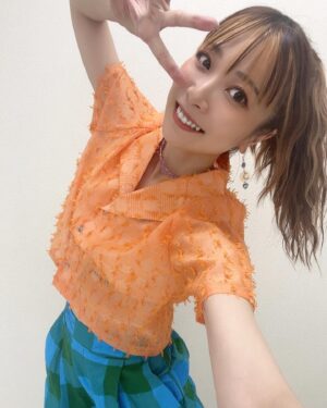 May'n Instagram - ふぁんくラ部会報vol.59更新🧡

衣装は夏ぅー！

日常のQ&Aや、しおにぃとのアイマイミー振り返り対談、
そしてAbyssmare May'n Pのお仕事風景や、NewSg「ストロボ・ファンタジー」のジャケ、MVの撮影風景まで、、、！！

ぜひチェックしてねーー！！

メィラジも更新になりましたっ🦛
質問もたくさん届いてましたー！！

毎週更新のラジオなのでぜひぜひ送ってねー！

#Mayn #MaynRoadto20th #fanclub #magazine
#夏コーデ #summerfashion #ストロボファンタジー #Abyssmare