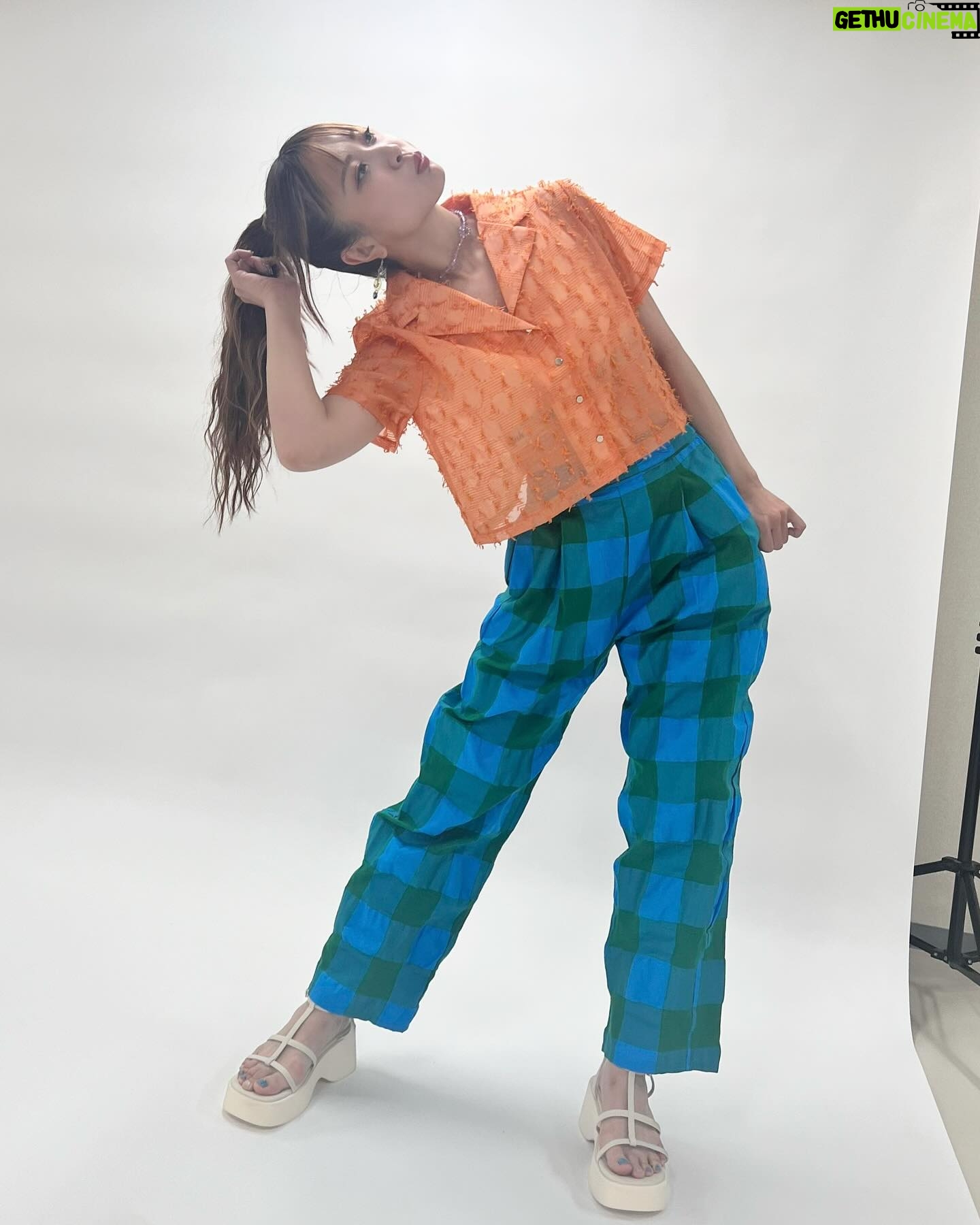 May'n - 3.2K Likes - ふぁんくラ部会報vol.59更新🧡
衣装は夏ぅー!
日常のQ&Aや、しおにぃとのアイマイミー振り返り対談、
そしてAbyssmare May'n Pのお仕事風景や、NewSg「ストロボ・ファンタジー」のジャケ、MVの撮影風景まで、、、!!
ぜひチェックしてねーー!!
メィラジも更新になりましたっ🦛
質問もたくさん届いてましたー!!
毎週更新のラジオなのでぜひぜひ送ってねー!
#Mayn #MaynRoadto20th #fanclub #magazine
#夏コーデ #summerfashion #ストロボファンタジー #Abyssmare