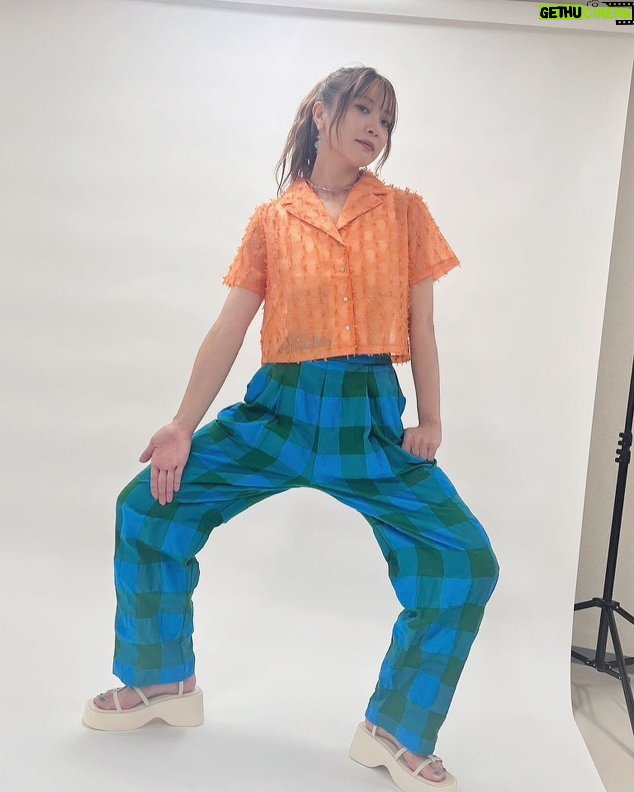 May'n - 3.2K Likes - ふぁんくラ部会報vol.59更新🧡
衣装は夏ぅー!
日常のQ&Aや、しおにぃとのアイマイミー振り返り対談、
そしてAbyssmare May'n Pのお仕事風景や、NewSg「ストロボ・ファンタジー」のジャケ、MVの撮影風景まで、、、!!
ぜひチェックしてねーー!!
メィラジも更新になりましたっ🦛
質問もたくさん届いてましたー!!
毎週更新のラジオなのでぜひぜひ送ってねー!
#Mayn #MaynRoadto20th #fanclub #magazine
#夏コーデ #summerfashion #ストロボファンタジー #Abyssmare