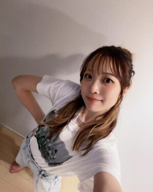May'n Instagram - 撮影でした📷
メイクちゅるちゅるだったよん。
出来上がりをお楽しみにー！

私服は、夏はほぼTシャツとデニム。
でもまたデニム買ってしまった。毎年2、3本買ってる気がする、、、

ちょっとした色味とか形違うのって欲しくなっちゃう🥹

#私服 #夏コーデ #Mayn #デニム好き