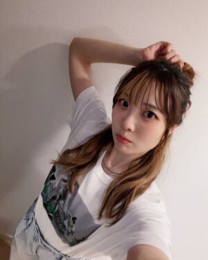 May'n Instagram - 撮影でした📷
メイクちゅるちゅるだったよん。
出来上がりをお楽しみにー！

私服は、夏はほぼTシャツとデニム。
でもまたデニム買ってしまった。毎年2、3本買ってる気がする、、、

ちょっとした色味とか形違うのって欲しくなっちゃう🥹

#私服 #夏コーデ #Mayn #デニム好き