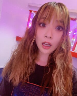 May'n Instagram - 「ストロボ・ファンタジー」MV撮影っ。

めちゃたのしかったー！！🌈🎡

三つ編みたくさんでした👧🏼
終わったらふわふわだった🫧🫧

#Mayn #ストロボファンタジー #モブから #MV撮影 #shooting
