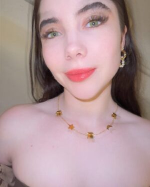 McKayla Maroney Instagram - summers been fun but I’m ready to wear my sweaters now🍂🍁🥹🤎✨💫 -necklace & puffer jacket by @famouslifefashion