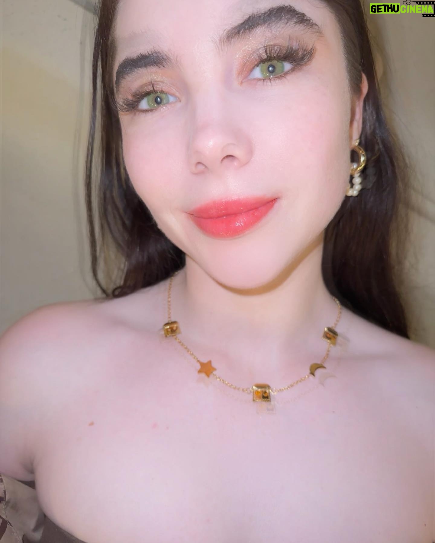 McKayla Maroney - 42K Likes - summers been fun but I’m ready to wear my sweaters now🍂🍁🥹🤎✨💫 -necklace & puffer jacket by @famouslifefashion