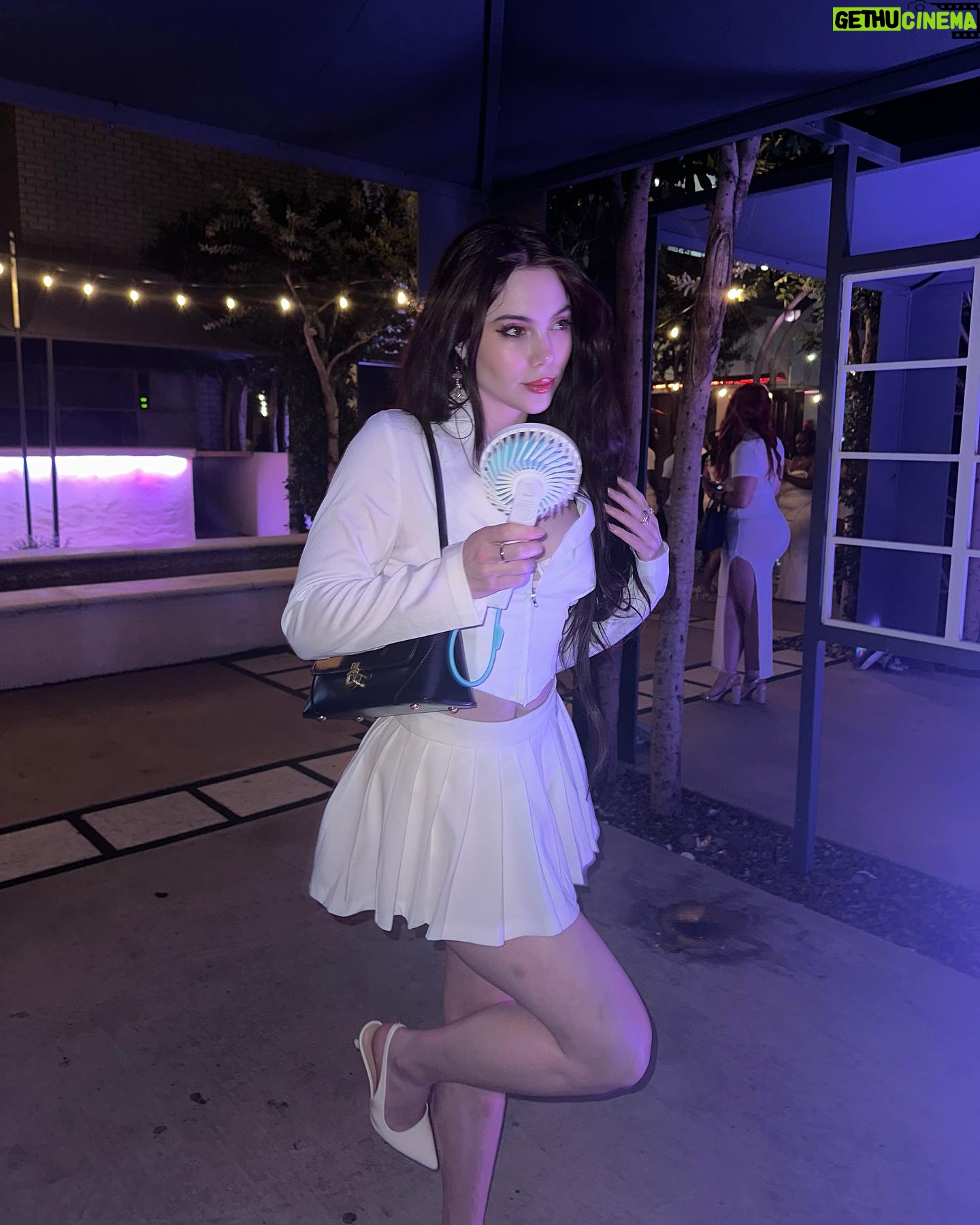McKayla Maroney - 44.2K Likes - Fan girl