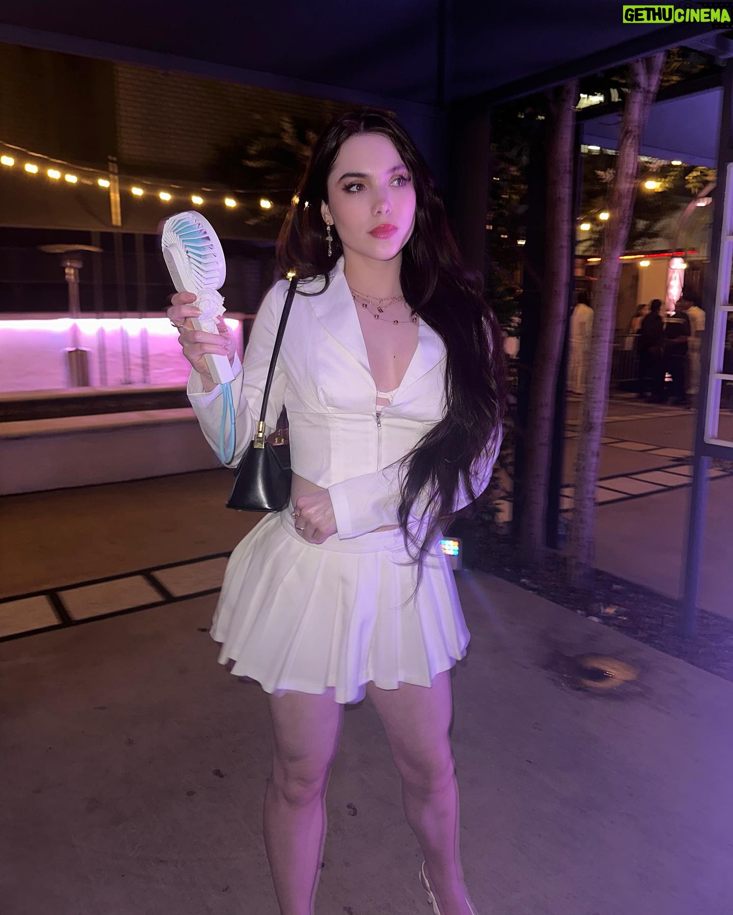 McKayla Maroney - 44.2K Likes - Fan girl