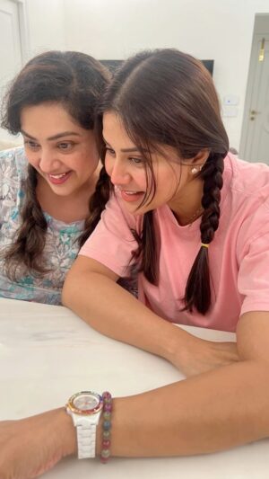 Meena Instagram - Let the child in u stay alive forever ❤️🧡 Thank u tweety bird @meenasagar16 .. u r such a sport 🥰😘😘😍 Thank u @renukapraveen @deviigoyal for the clicks😍  #rettaijadavibes😘🙈♥️♥️ #rettaijadaiattrocities