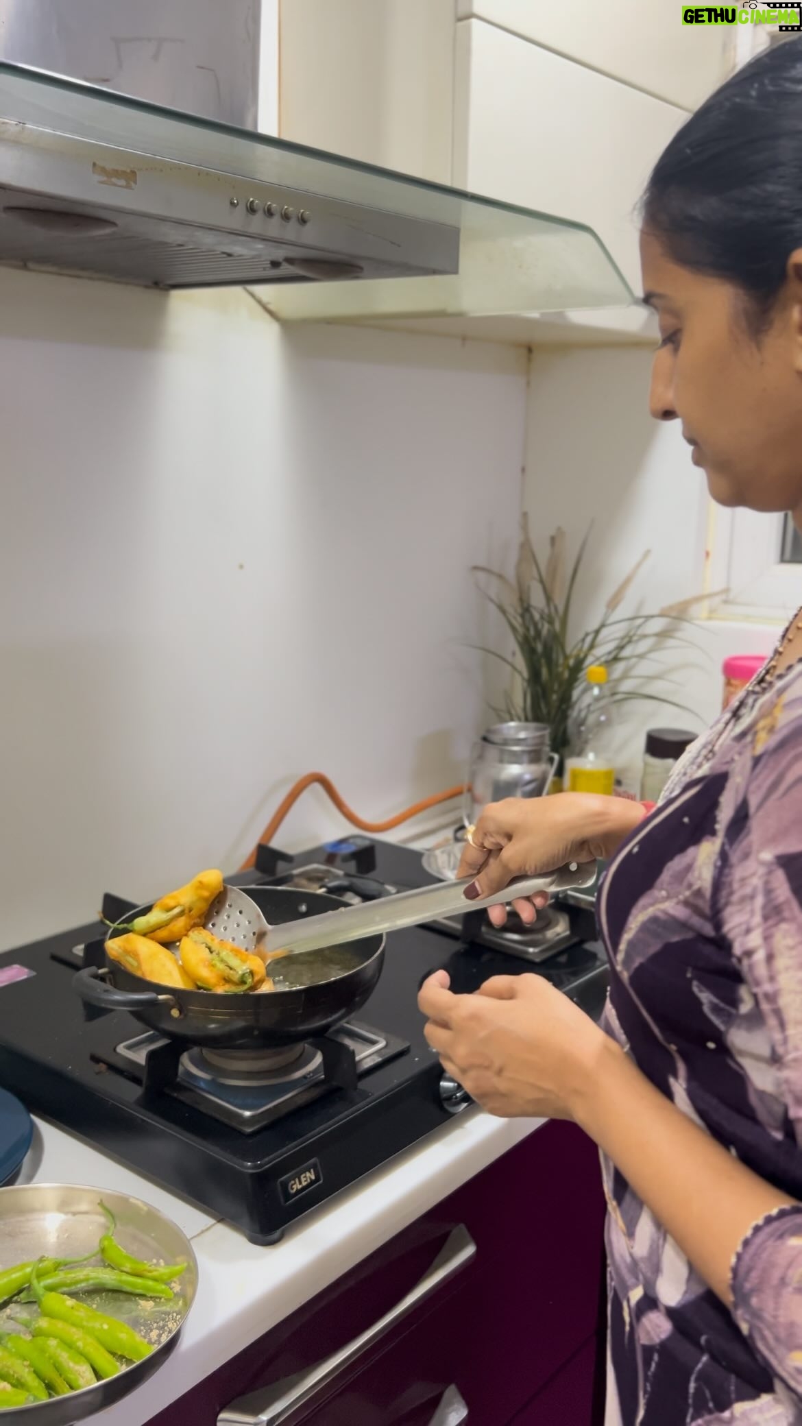 Meena Vasu - 8.9K Likes - My mom is a Mirchi Baji expert ✨🤌🌶️
#parttimechef 😂🫶