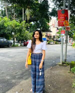 Meenakshi Anoop Instagram - Kaathu mela 💨 look up 👀 iykyk !
👗 @trending_vestures 🫶🏻
