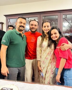 Meenakshi Anoop Instagram - Congratulations @kunchacks  @martinprakkatfilms ❤️
Love you @pillumani @shaneemz 😘 #location #stil