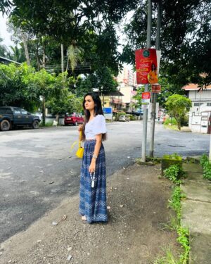 Meenakshi Anoop Instagram - Kaathu mela 💨 look up 👀 iykyk !
👗 @trending_vestures 🫶🏻