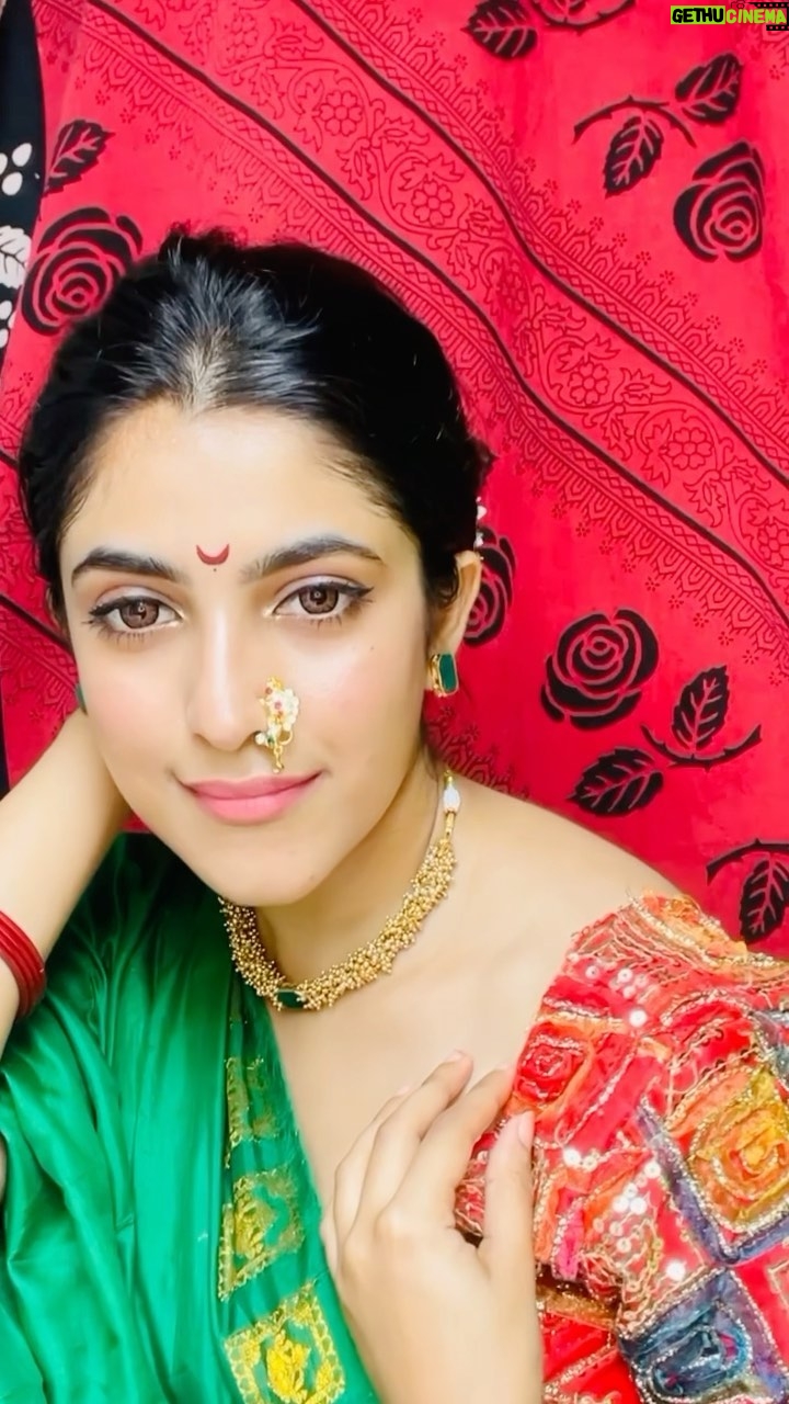 Meenakshi Dinesh - 54K Likes - marathi transition 🪔 ✨
Jewellery @aureluxejewels
#navratri #diya #celebration #marathi #navratrispecial #saree #newlook #tradional #green #makeup #grwm
